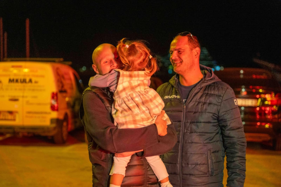 Robert stigao kući nakon uspješnog liječenja: Vodičani ga dočekali bakljadom i gromoglasnim pljeskom