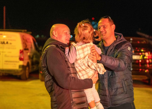 Fotografija 13 - Robert stigao kući nakon uspješnog liječenja: Vodičani ga dočekali bakljadom i gromoglasnim pljeskom