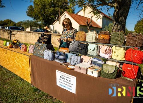 Fotografija 19 - Čuvarice tradicije i stup zajednice: U Pakovom Selu obilježen Svjetski dan seoskih žena