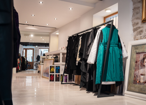 Fotografija 22 - FOTO Modni raj u Šibeniku: Otkrijte ekskluzivne kolekcije hrvatskih dizajnera u Galeriji Juraj Dalmatinac!