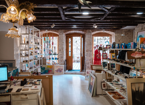 Fotografija 37 - FOTO Modni raj u Šibeniku: Otkrijte ekskluzivne kolekcije hrvatskih dizajnera u Galeriji Juraj Dalmatinac!