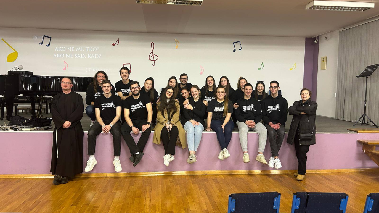 U Drniškoj Gospi od Ružarija održana duhovna obnova za mlade i roditelje