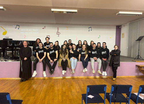 Fotografija 10 - U Drniškoj Gospi od Ružarija održana duhovna obnova za mlade i roditelje